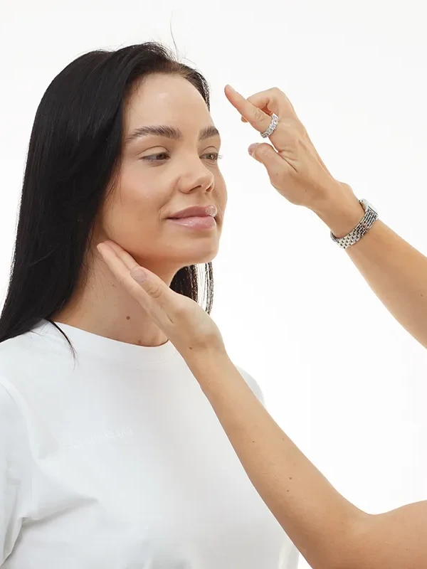 Evaluare pentru Temporalis Lift la AMOO Klinik București